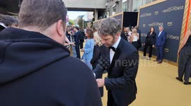 Autograph hunter puts his foot in it at the Rings Of Power series 2 premiere