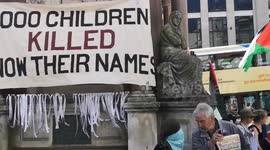 UK: Know Their Names protesters stop to write the names of Palestinian children killed in the Gaza genocide on white ribbons