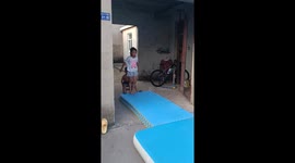 Young gymnast in Jiangsu, China, impresses with self-taught flips