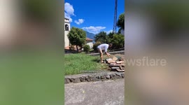 Couple renovating €23k abandoned house in Italy - with items from the dump