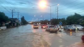Roads flooded as heavy rain batters northern Thailand