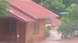 Resort house collapses amid heavy flood in Thailand