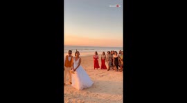 'Yes For Life!' - Beautiful beach proposal proves that real lovers are the epitome of creativity