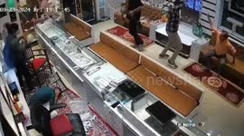 Five miscreants escaped after looting gold and silver worth lakhs from the shop in Bhiwadi, Rajasthan, Accident captured in CCTV