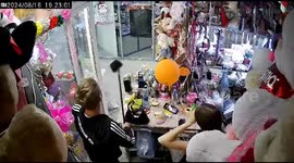 Customer attacks flower shop visitor with hammer after refusal to shake hands in Novosibirsk