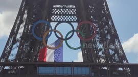 Eiffel Tower: the French flag raised by firefighters in commemoration of the Liberation of Paris (WW2). 25 aug 2024.  On August 25, 1944, six Paris firefighters braved fire from German soldiers to raise the tricolor flag to the top of the Eiffel Tower. A