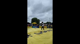 Daredevil wows crowd with gravity-defying slackline moves at Trickline World Championship in Germany