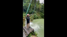 Fearful jumper struggles to swing over water in Moalboal, Cebu