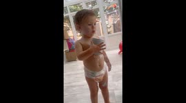 'WOW!' - Funny toddler uses newly-learned word to distract mom