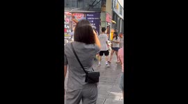 Street vendor cries upon seeing city management in China