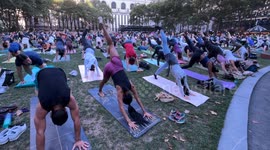 USA: More Than 1000 People Join Free Yoga Class In Bryant Park