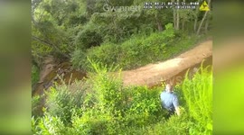 USA: Gwinnett Police Officers Heroically Rescue Elderly Man from Creek