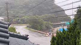 Japan: Very Strong Typhoon Shanshan Inches Toward Kyushu 2
