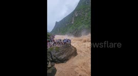 China: Spectacular Scenery of Tiger Leap Gorge