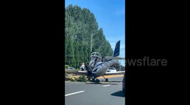 Further Footage:A small plane made an emergency landing on a highway in Dalian China,  the pilot and trainee escaping