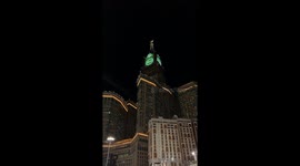 Lightning strikes building in Makkah, Saudi Arabia