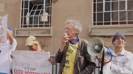 Piers Corbyn protests outside BBC Broadcasting House for the lack of coverage of discovery of nanobots in the Covid MRNA Vaccines for the research of Dr. Youngmi Lee, and the excess deaths