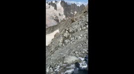 Satisfying yet alarming rockfall captured in the Alps near Dent du Géant