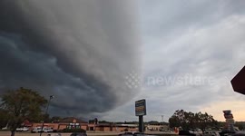 US: Powerful Storm Moves Through Minnesota Causing Power Outages, Flight Disruptions 2