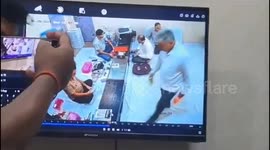 Five armed robbers raid jewellery store in India