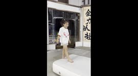 Chinese girl's dazzling backflip skills