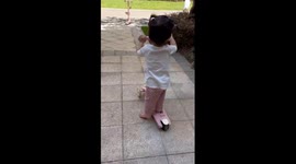 Toddler rides scooter barefoot but hot ground proves too much for her