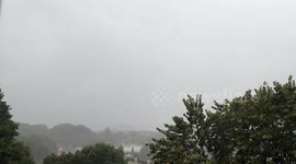 Captado avistamiento de supuesto ovni durante tormenta en Donostia, España