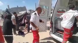 Palestine: Work of the Palestine Red Crescent Society (PRCS) teams today as they transported three dead and 11 injured people in a park in the Al-Amal area of Khan Younis