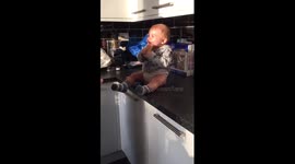 Baby laughs hysterically at his auntie