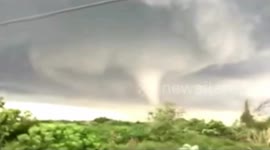 Powerful tornado kills one in southern China