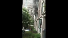 Dad and daughter jump onto mattress to escape second floor fire