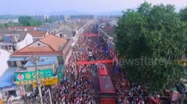 Huge crowd gives amazing send off to students about to take the famous Chinese uni entrance exam