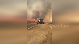 USA: Kern County Firefighters Swiftly Tame Rapidly Spreading Grass Fire Near Bakersfield