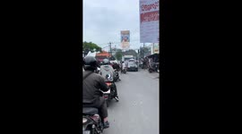 Gym bro works out while waiting in traffic in Bali