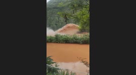 Flash flood surges from mountain in China