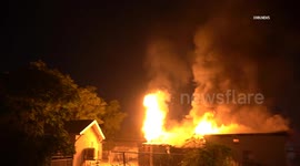 USA: Bakersfield Mechanic Shop Catches Fire