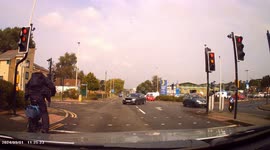 DASHCAM - White BMW cuts across at lights, against dashcam driver's right of way!