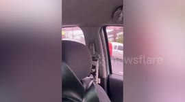 Furious American driver attacks Thai woman‘s car in traffic