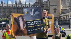 “It’s time for all of us to say: boo to the NFU”! Chris Packham gives a speech at a rally calling for an end to the badger cull