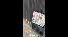 Street toys in Spain delight Chinese girl