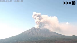 Japan: Sakurajima Volcano Erupts, Sending Ash 1200 Meters into the Sky
