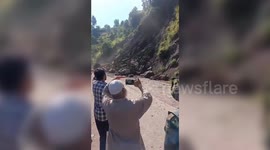 Landslide shuts down main road in northern India