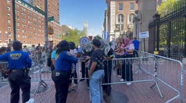 US: Anti-Israel Protesters Interrupt Columbia Uni Classes With Vandalism And Picket Line 2