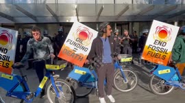 USA: We brought our decorated Citi Bikes to Citibank and blockaded their HQ