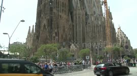Calls to reduce tourism intensify as Barcelona draws more visitors