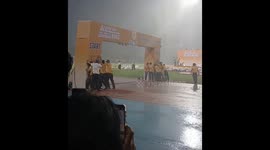 Structure falls in strong winds and rain in Hat Yai