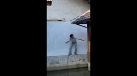 Person falls into water and hits pillar in Bandung