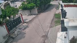 Girl clings to phone for 350 metres as thieves drag her along road