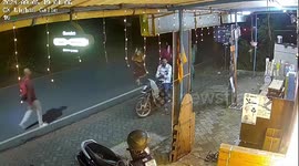 Hero schoolgirl lifts overturned rickshaw to save woman stuck underneath