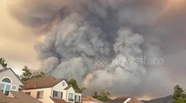 Smoke billows over homes California's Airport Fire spreads